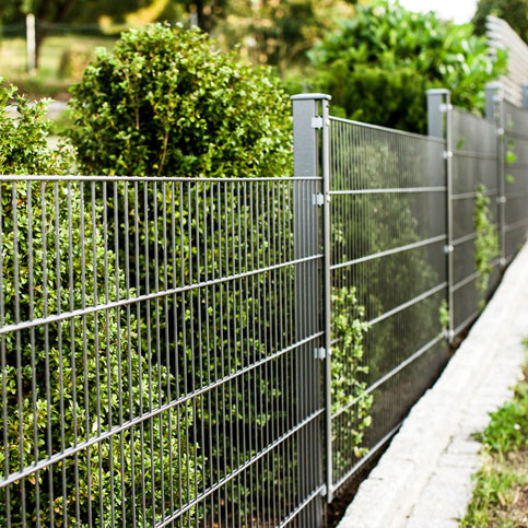 Sichtschutz, Zäune und Toranlagen